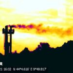 Paru en juin 2021, une enquête de l’ONG Clean air task force (CATF) a révélé d’importantes fuites de méthane sur des dizaines de sites gaziers ou pétroliers en Europe au moyen de caméra thermiques. Ici, une fuite issue d’un terminal de regazéification de gaz naturel liquéfié (LNG) à Cinque Terre, en Italie © CATF