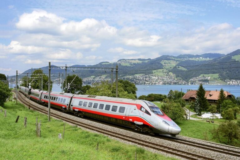 Billets introuvables, lignes directes insuffisantes… Pourquoi le train peine à s’imposer pour les trajets entre la France et l’Europe