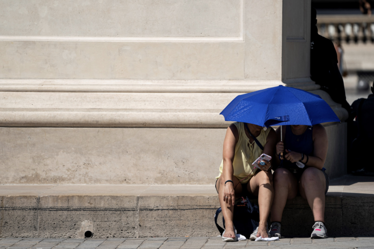 «Un épisode de chaleur anormalement élevé» et «précoce» frappe la France, des pics à 35°C attendus dans le Sud-Ouest