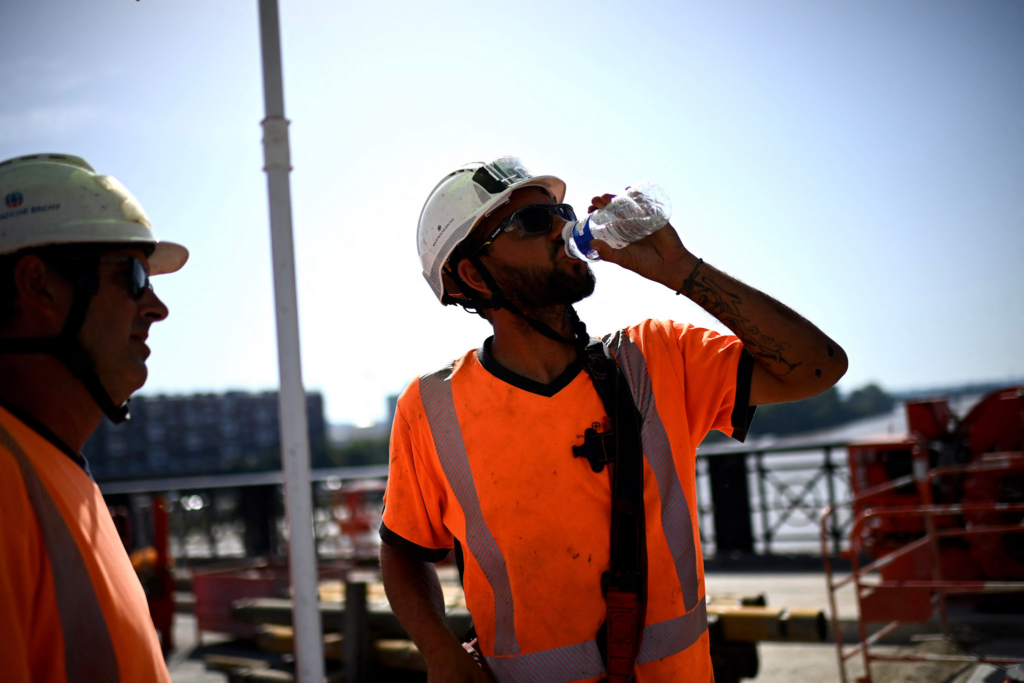 «Dans un climat non modifié par l’homme, cet épisode aurait été impossible» : la canicule inédite qui touche la France continue de s’intensifier