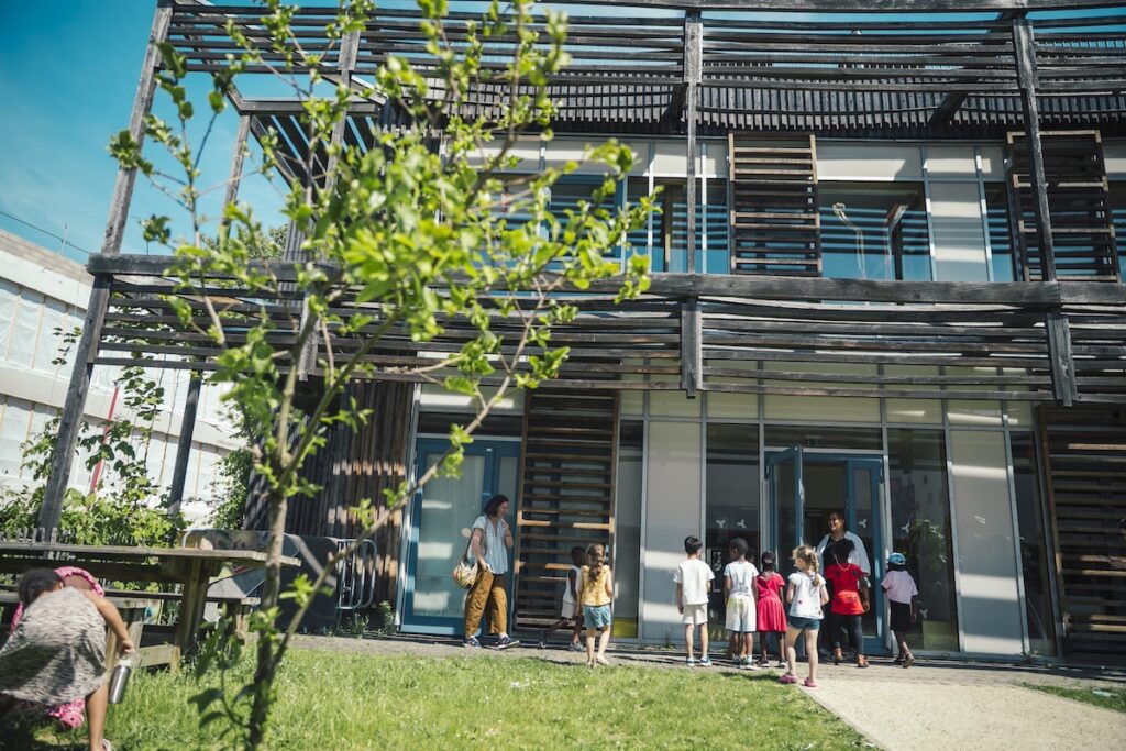 Tours à vent et isolation en paille bio : à Rosny-sous-Bois, la mairie transforme ses écoles pour les protéger de la chaleur