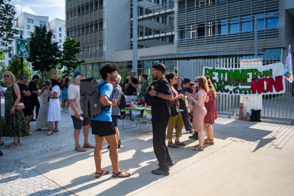 Un projet «absurde» : à Aubervilliers, habitants et chercheurs luttent pour protéger une prairie menacée par la bétonisation