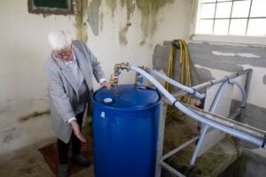 «Nous n’avons pas les moyens de remettre l’eau en conformité, donc elle reste polluée» : les communes esseulées face au défi des PFAS