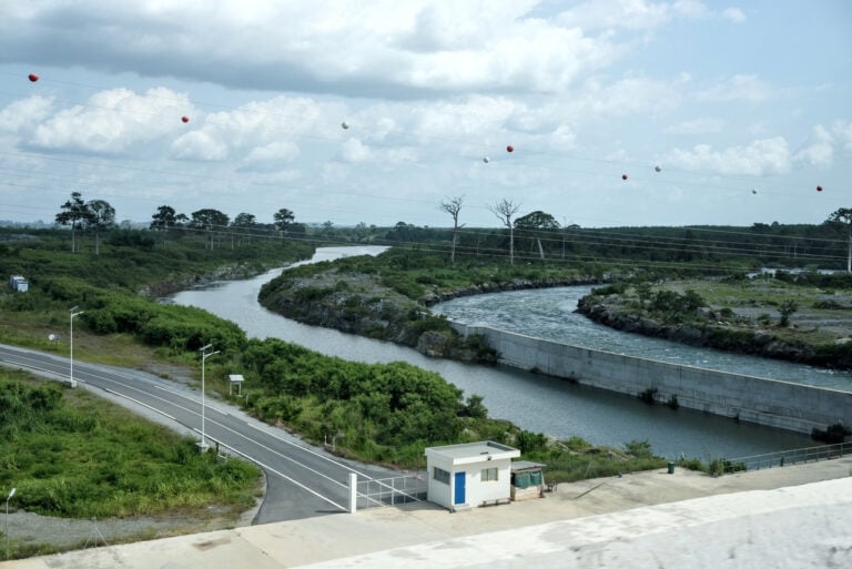 Pêcheurs sans poissons, crocodiles menacés… Un an après l’arrêt du chantier, le barrage d’Eiffage en Côte d’Ivoire vire au fiasco
