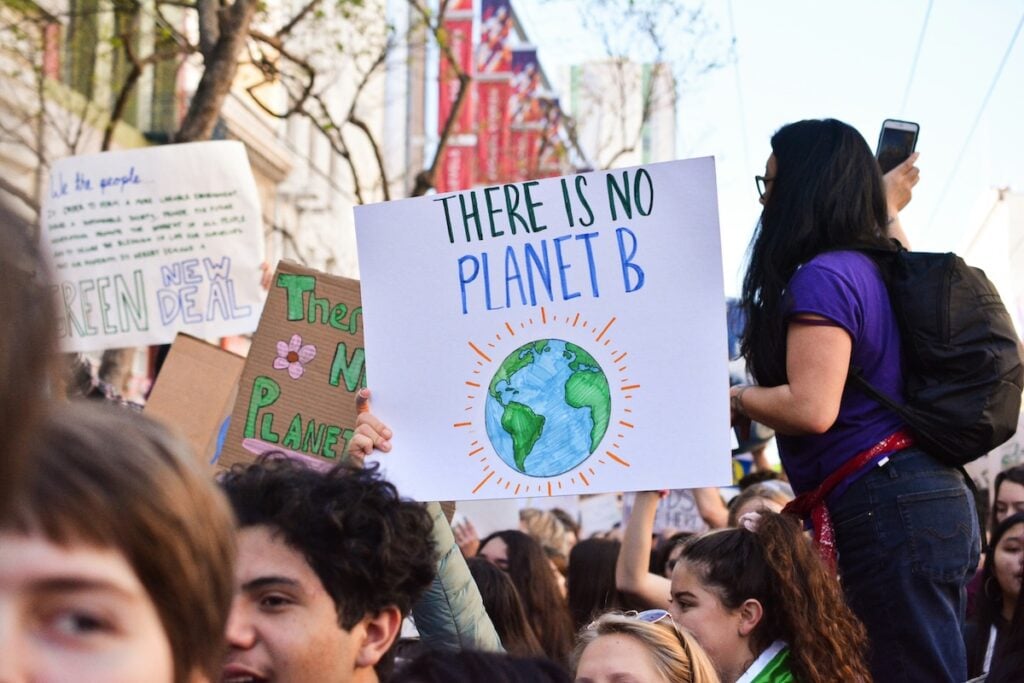 «Dénonçons l’obscurantisme, le racisme, le patriarcat et le négationnisme climatique» : l’appel à la résistance du mouvement climat