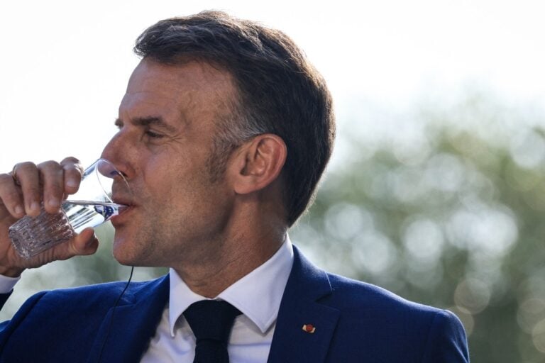 «On ne s’adapte pas à un pic qui n’a pas d’équivalent en Europe» : Emmanuel Macron s’enferme dans le déni