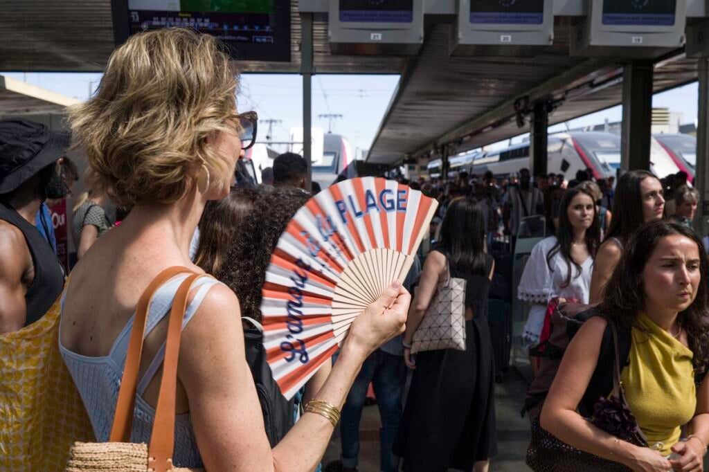 Canicules, incendies, inondations : comment la SNCF adapte son réseau au changement climatique