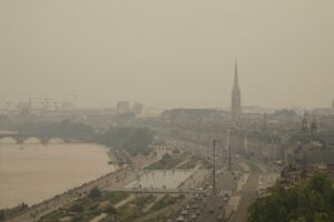 «J’avais le sentiment d’étouffer» : un épisode de pollution «sans précédent» autour des incendies historiques en Gironde
