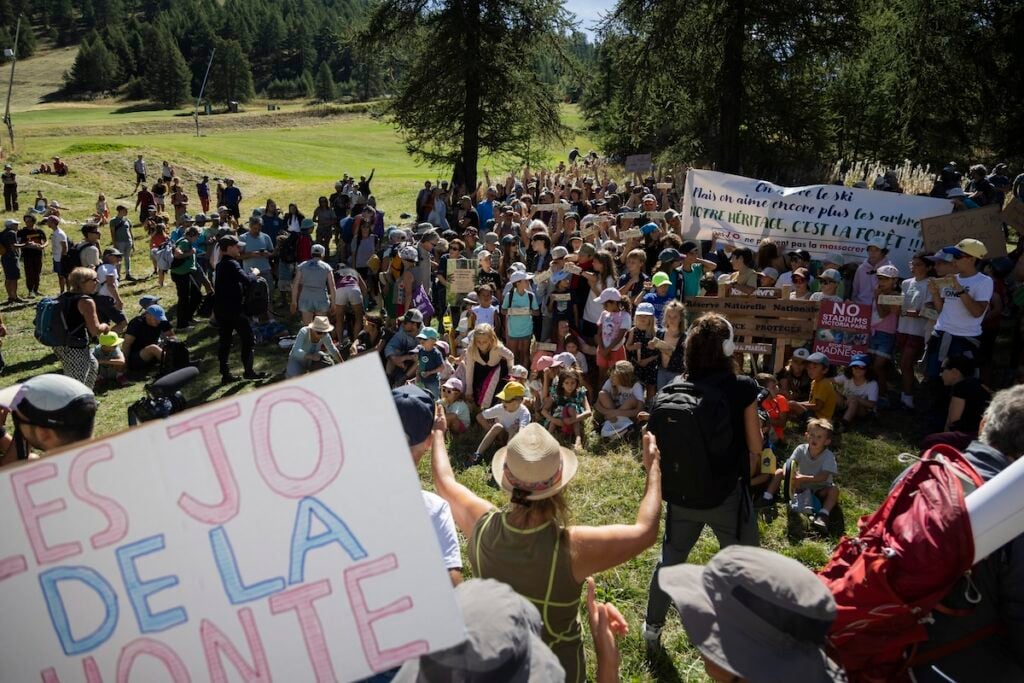«Nos enfants ne rêvent pas de ces Jeux-là» : dans les Hautes-Alpes, un bois menacé alimente la colère contre les JO 2030