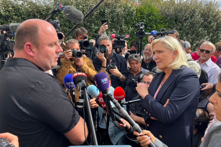 «Je ne suis pas sûre que faire mieux permette d’éviter le réchauffement climatique» : en Gironde, Marine Le Pen prône l’inaction