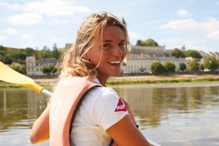 De Tours à La Rochelle, Léa Navarro vogue pour la science et contre les déchets plastiques : «On a besoin de rêver pour pouvoir lutter»