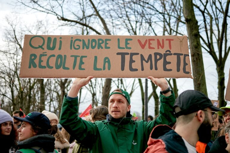 «On vit un paradoxe terrible» : trahie par le gouvernement, la filière des énergies renouvelables s’enfonce dans la crise