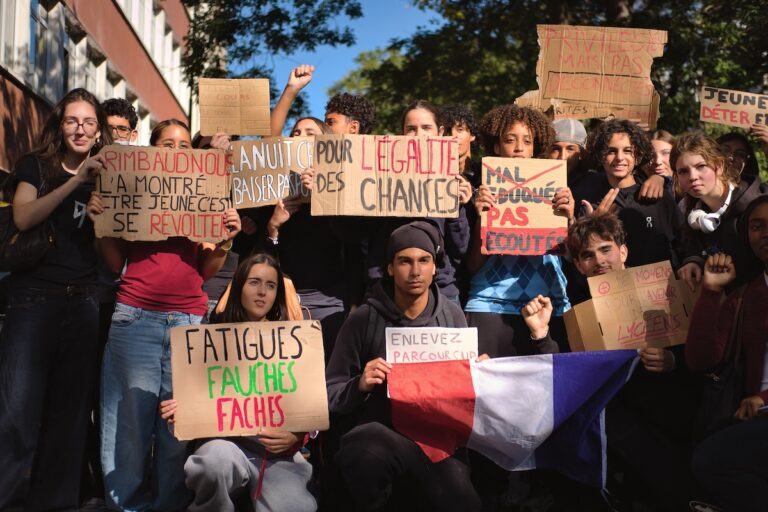 «On se sent délaissé alors qu’on est les adultes de demain» : des milliers de lycéens continuent de se mobiliser malgré la répression