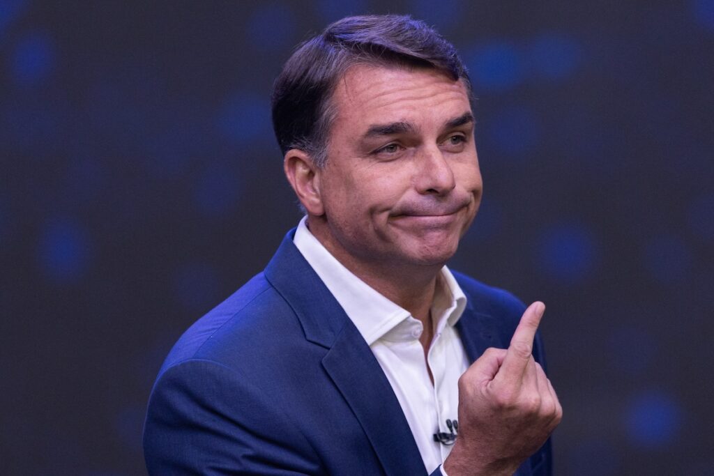 Élection présidentielle au Brésil : Flávio Bolsonaro, un climatosceptique aux portes du pouvoir