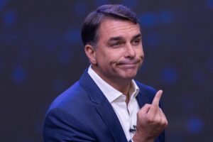 Élection présidentielle au Brésil : Flávio Bolsonaro, un climatosceptique aux portes du pouvoir